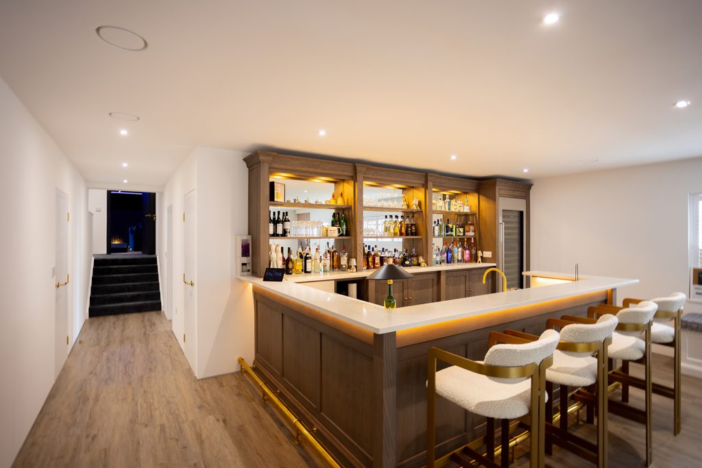 Horn Hill, Luxury Home in Battle. Bar area lighting